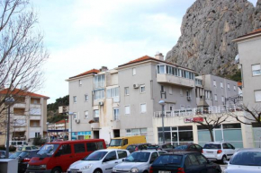  Apartments with WiFi Omis - 12525  Омиш